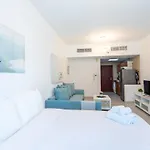 Upgraded L Stunning Studio In Dubai Marina Sleeps 4
