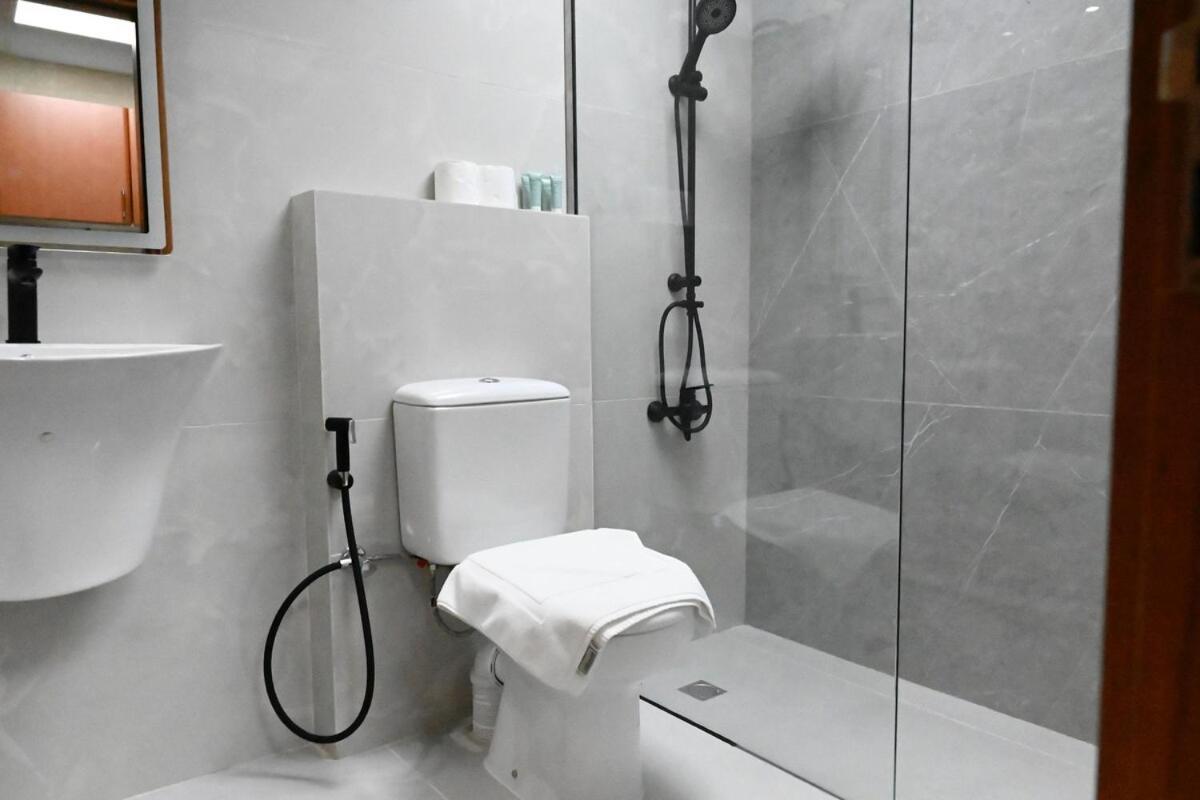 Apartment Upgraded L Stunning In Marina Sleeps 4