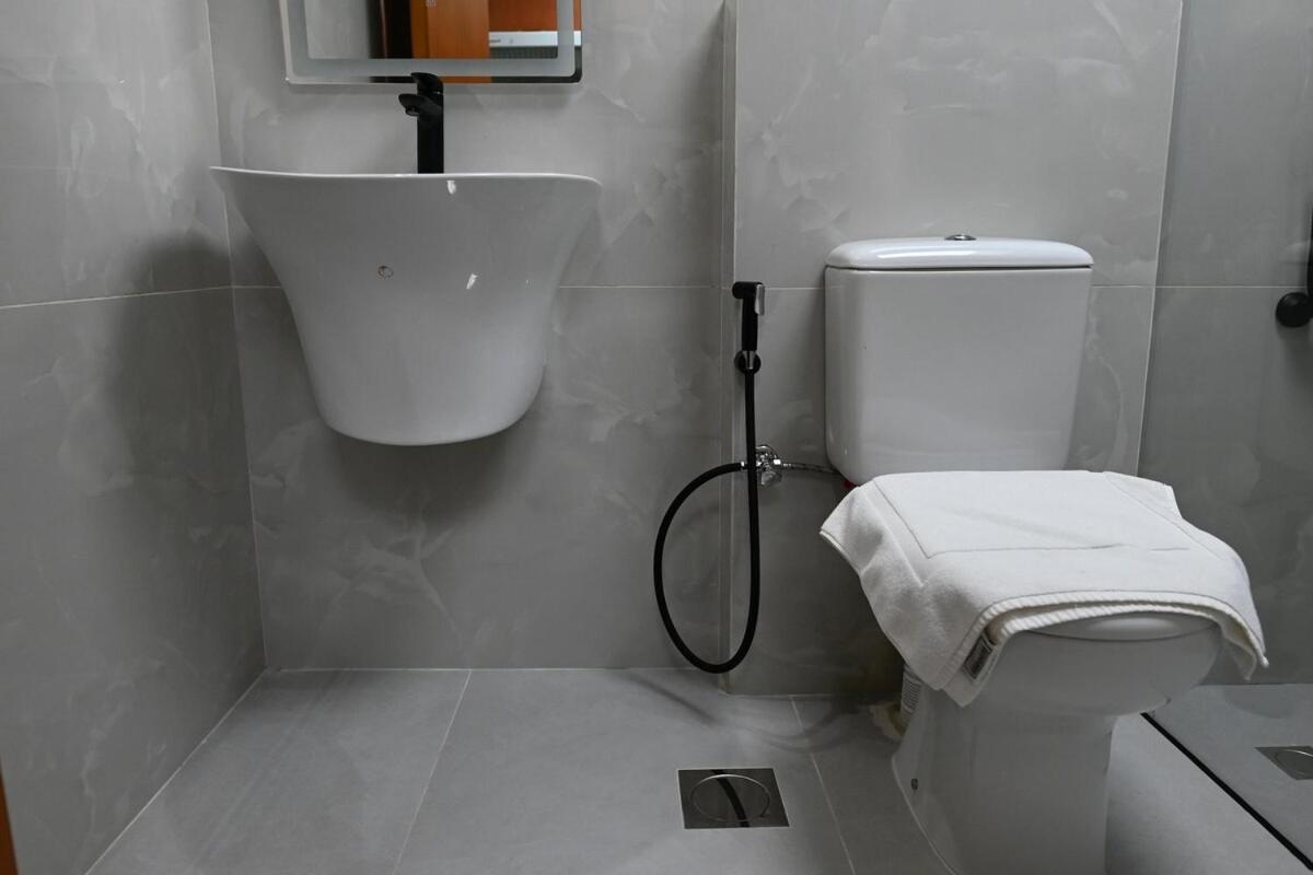 Apartment Upgraded L Stunning In Marina Sleeps 4 Dubai