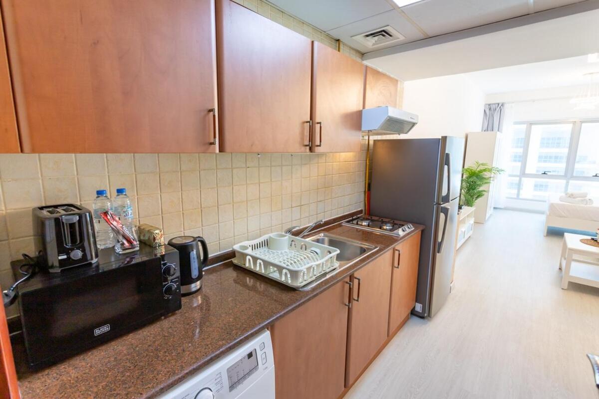 Upgraded L Stunning In Marina Sleeps 4 Dubai