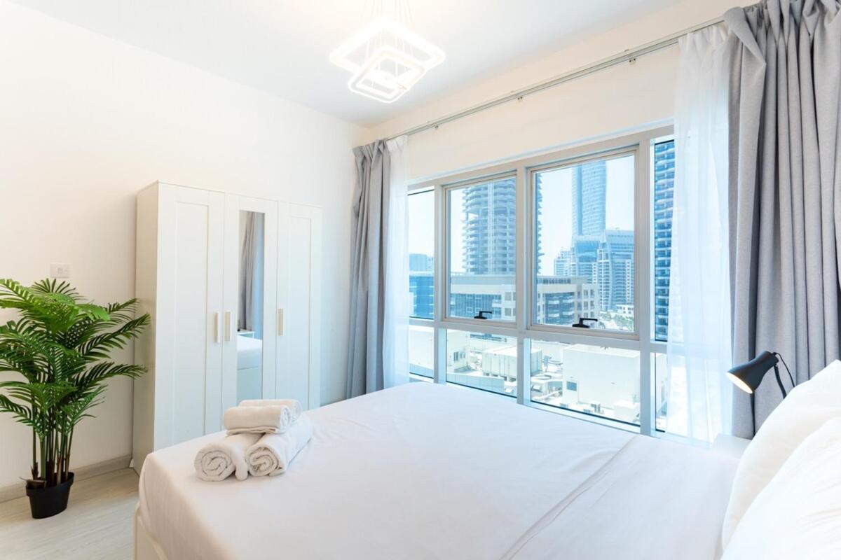 Apartment Upgraded L Stunning In Marina Sleeps 4 *