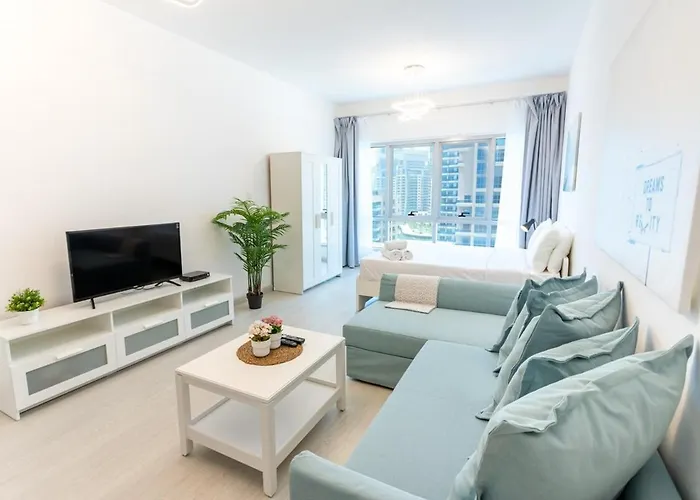 Upgraded L Stunning Studio In Dubai Marina Sleeps 4